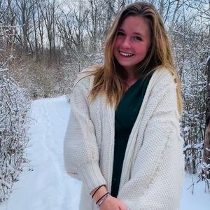 Meet your Posher, Adia